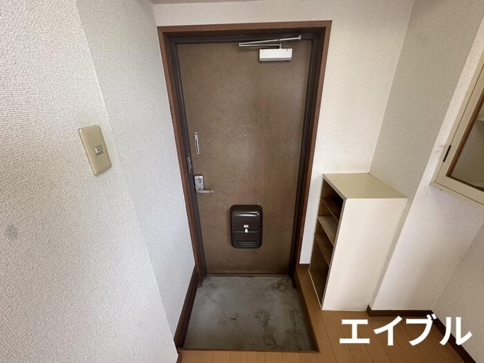 物件内観写真12　(玄関)