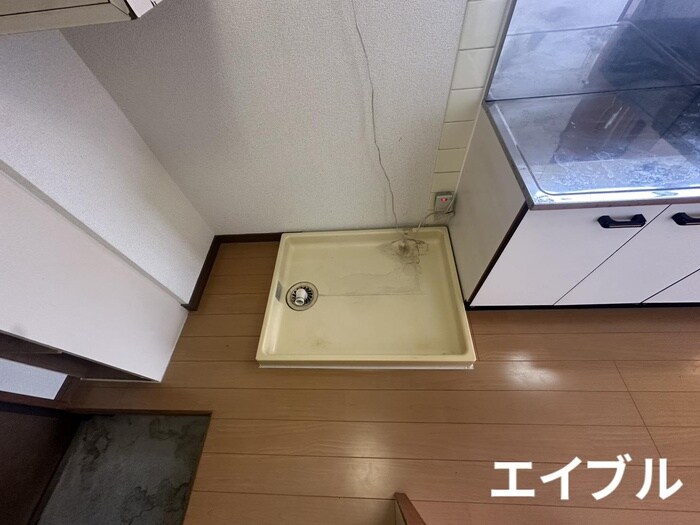 物件内観写真16　(洗濯機置場)