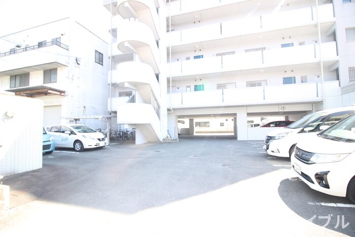 物件外観写真2　(駐車場)