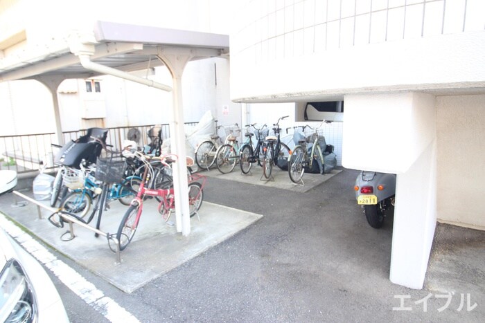 物件外観写真3　(駐輪場)