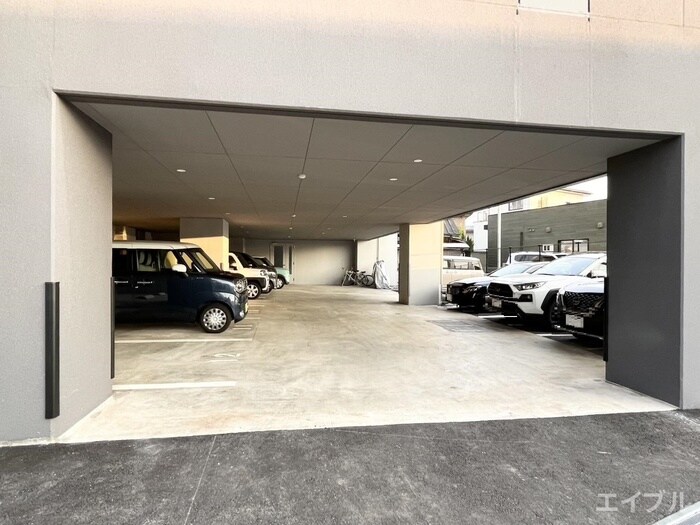 物件外観写真3　(駐車場)