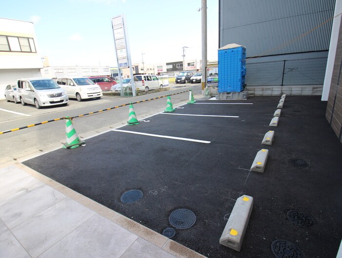 物件外観写真4　(駐車場)
