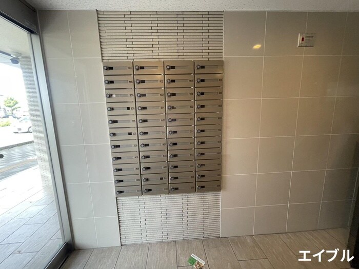 物件外観写真4　(エントランス部分)