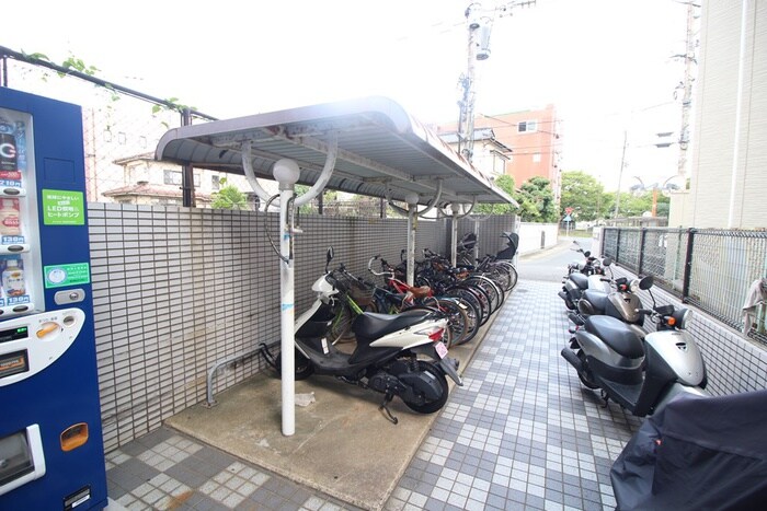 物件外観写真4　(駐輪場)