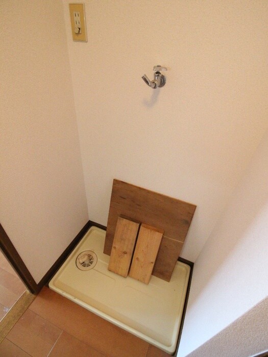 物件内観写真14　(洗濯機置場)