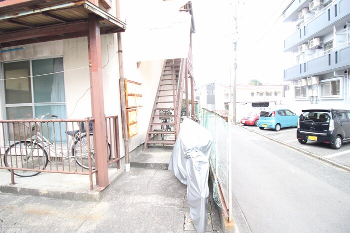 物件外観写真3　(エントランス部分)