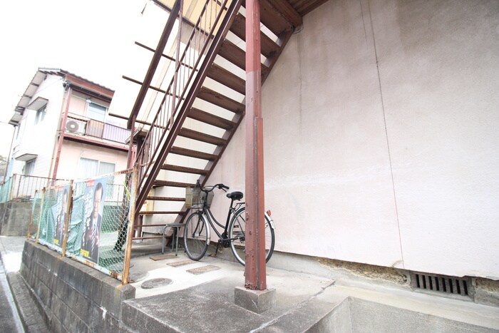 物件外観写真4　(駐輪場)