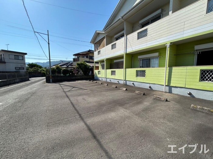 物件外観写真6　(駐車場)