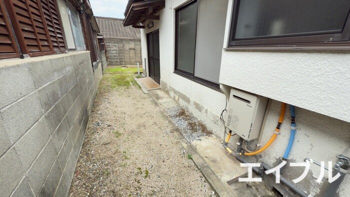 物件外観写真4　(エントランス部分)