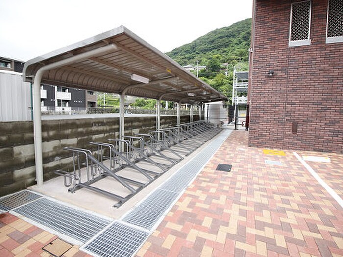 物件外観写真5　(駐輪場)