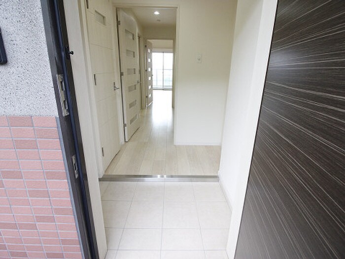 物件内観写真10　(玄関)