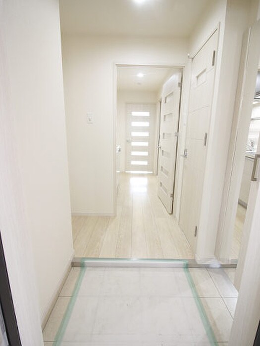 物件内観写真11　(玄関)