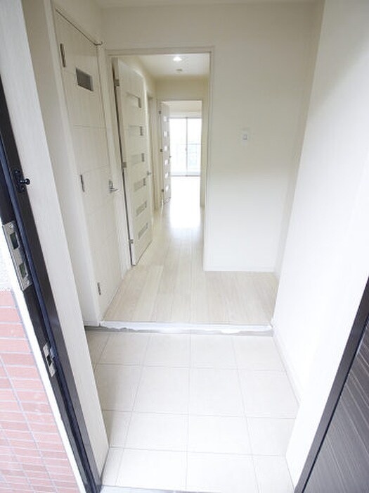 物件内観写真11　(玄関)