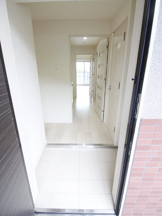 物件内観写真11　(玄関)