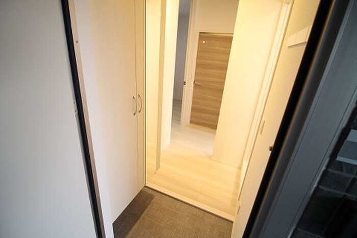 物件内観写真10　(玄関)