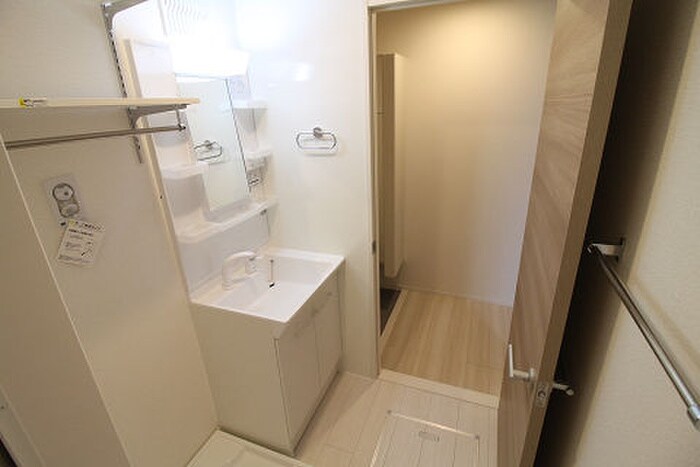 物件内観写真13　(洗面)