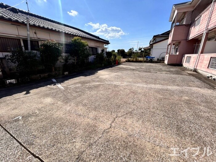 物件外観写真6　(駐車場)