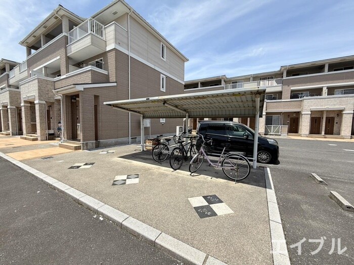 物件外観写真4　(駐輪場)