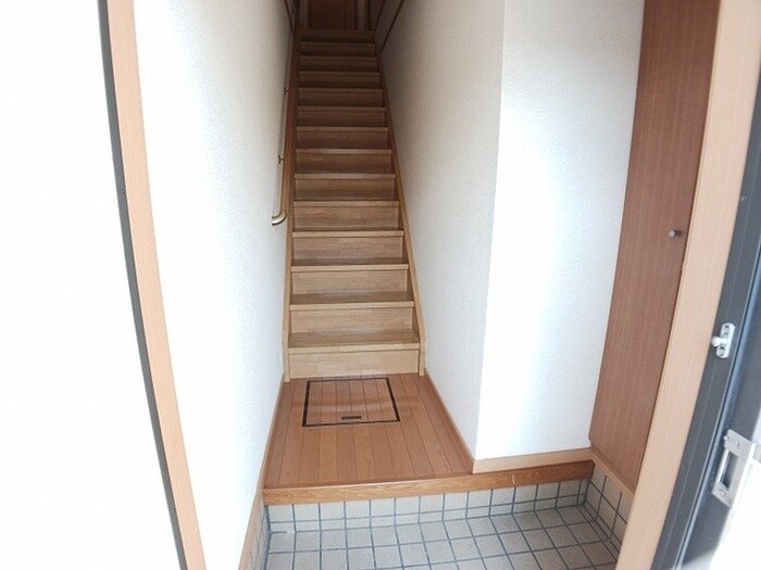 物件内観写真17　(玄関)