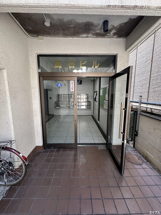 物件外観写真4　(エントランス部分)