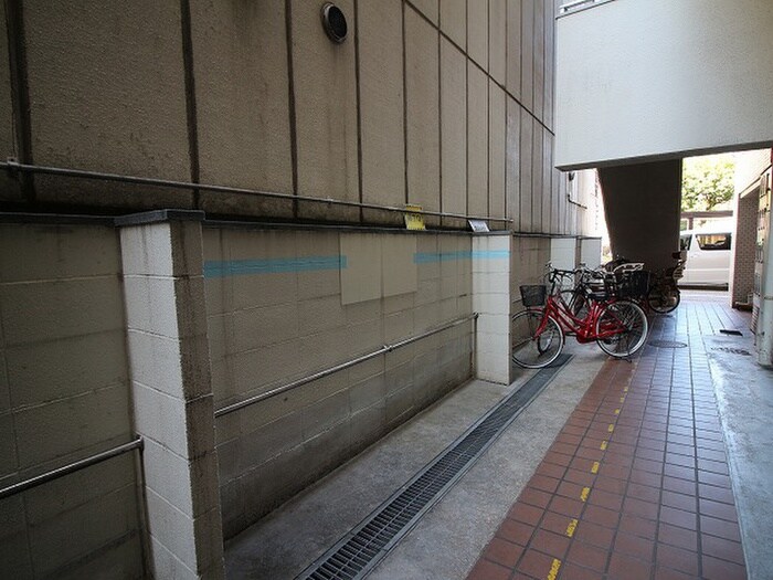 物件外観写真6　(駐輪場)