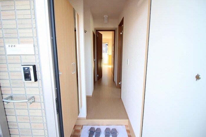 物件内観写真7　(玄関)