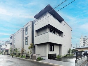 シャーメゾン春日外観写真