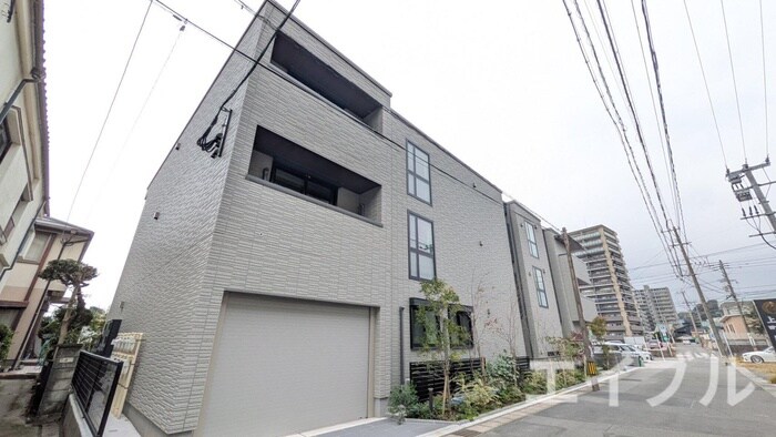 シャーメゾン春日の物件外観写真