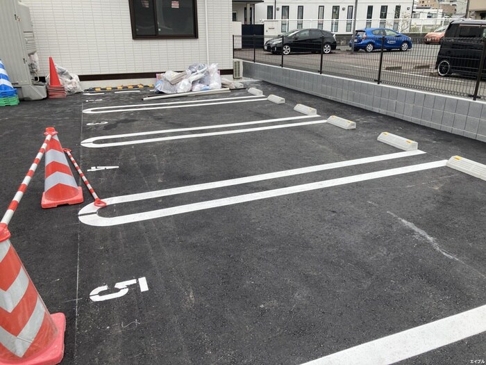 物件外観写真5　(駐車場)