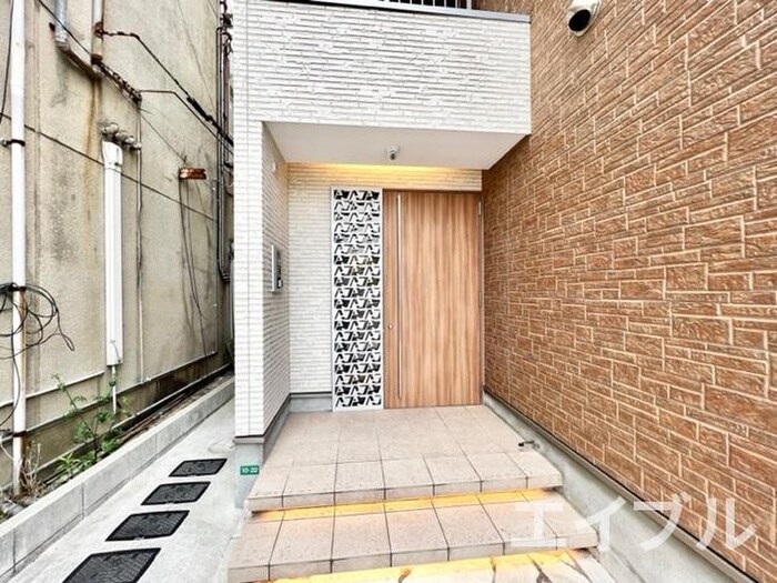 物件外観写真3　(エントランス部分)