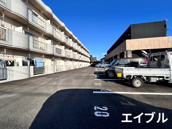 物件外観写真3　(駐車場)