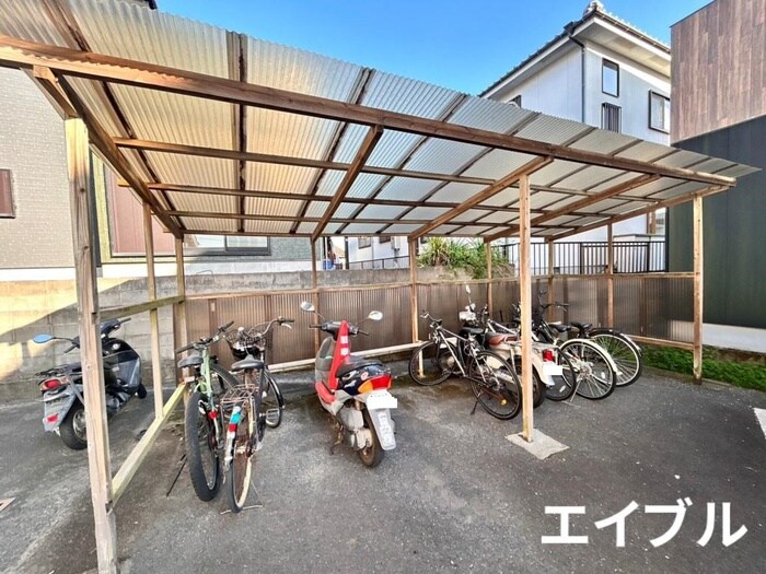 物件外観写真4　(駐輪場)