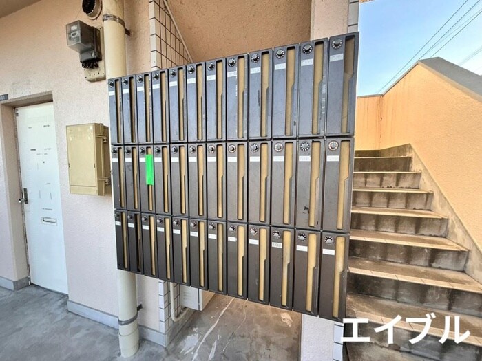 物件外観写真5　(エントランス部分)