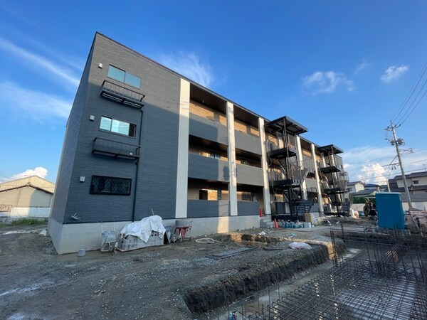 建築中