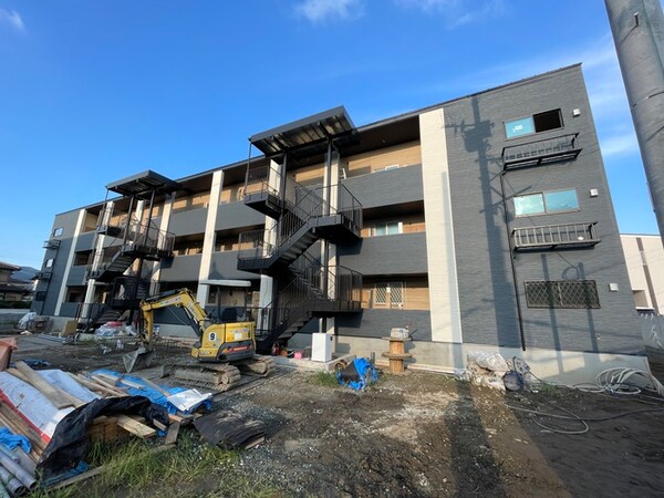 建築中