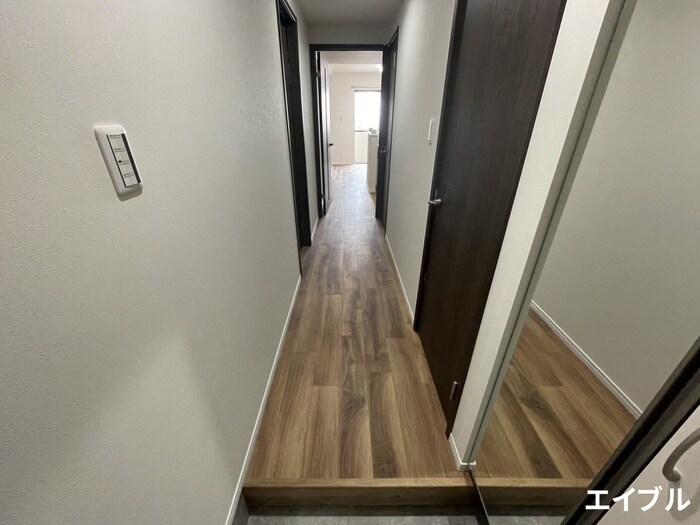 物件内観写真12　(玄関)