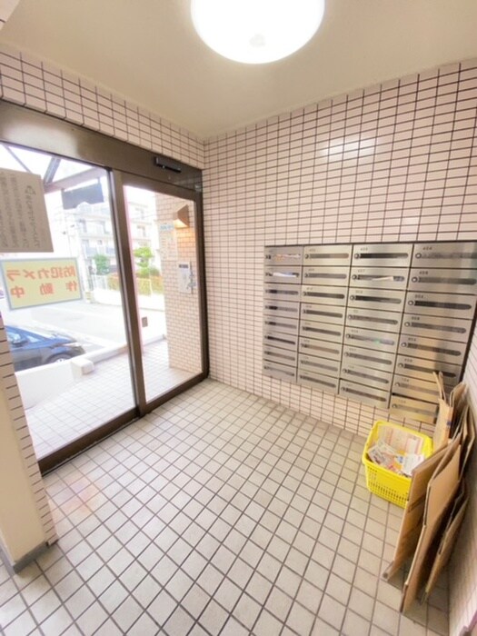 物件外観写真4　(エントランス部分)