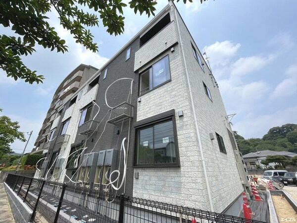 建築中