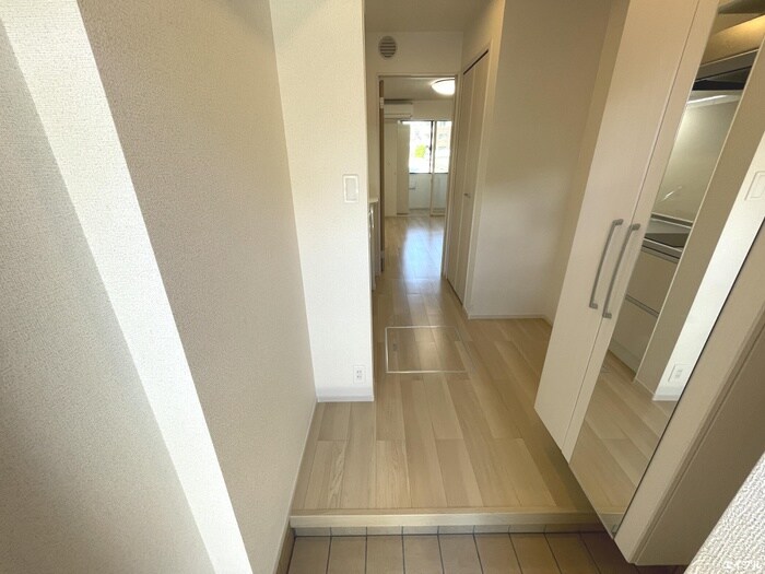 物件内観写真12　(玄関)