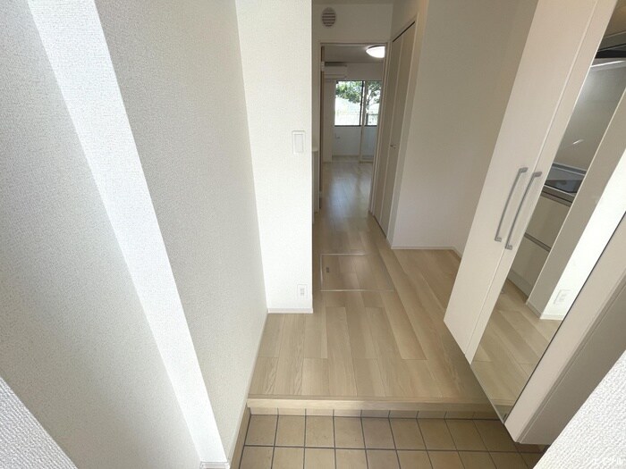 物件内観写真12　(玄関)