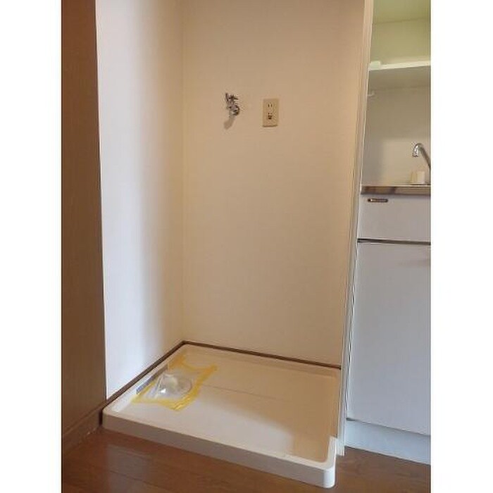 物件内観写真11　(洗濯機置場)