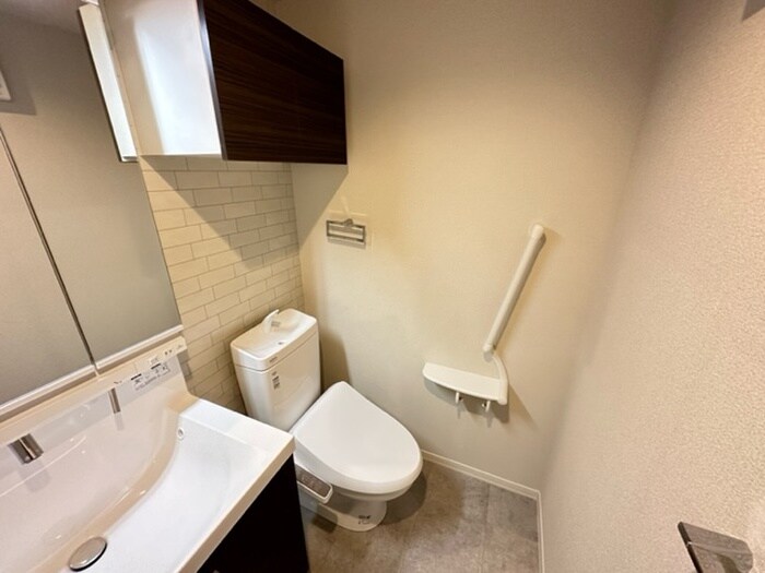 物件内観写真8　(トイレ)