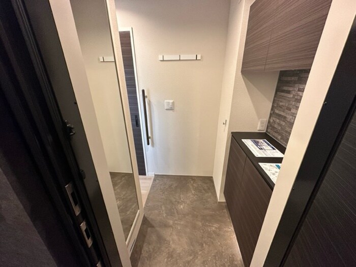 物件内観写真11　(玄関)