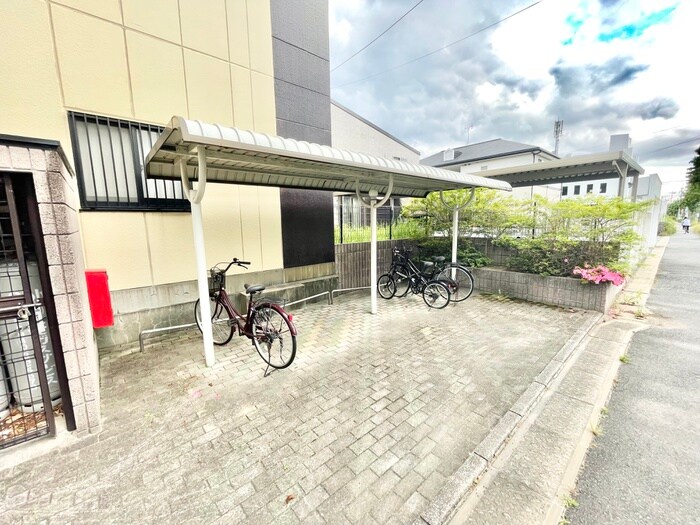 物件外観写真3　(駐輪場)