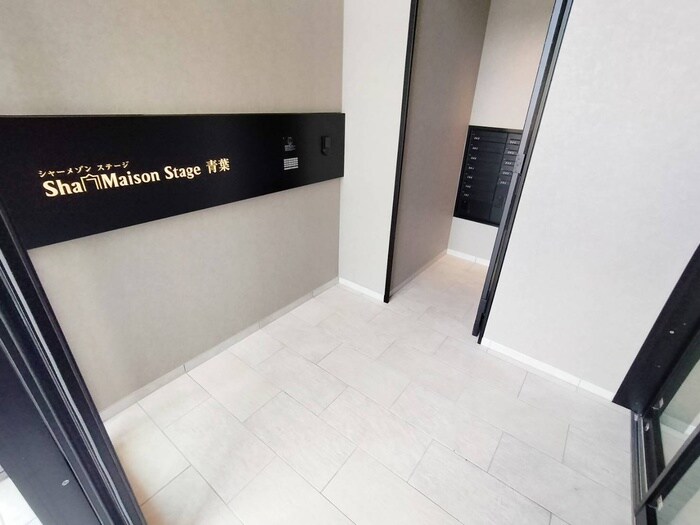 物件外観写真4　(エントランス部分)