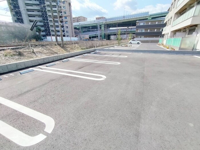 物件外観写真5　(駐車場)