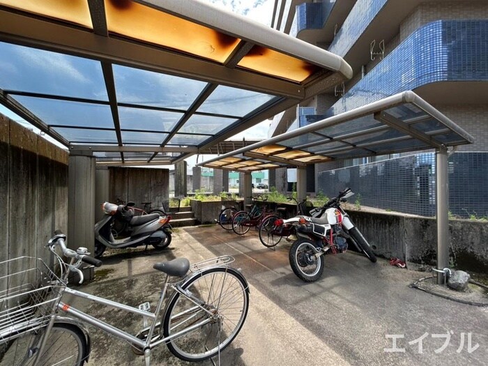 物件外観写真2　(駐輪場)