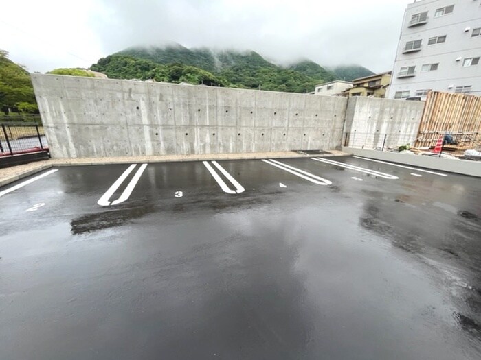 物件外観写真3　(駐車場)