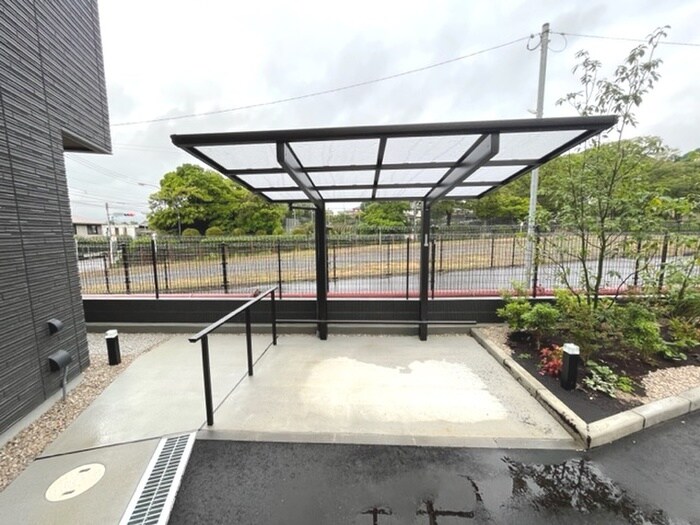 物件外観写真4　(駐輪場)