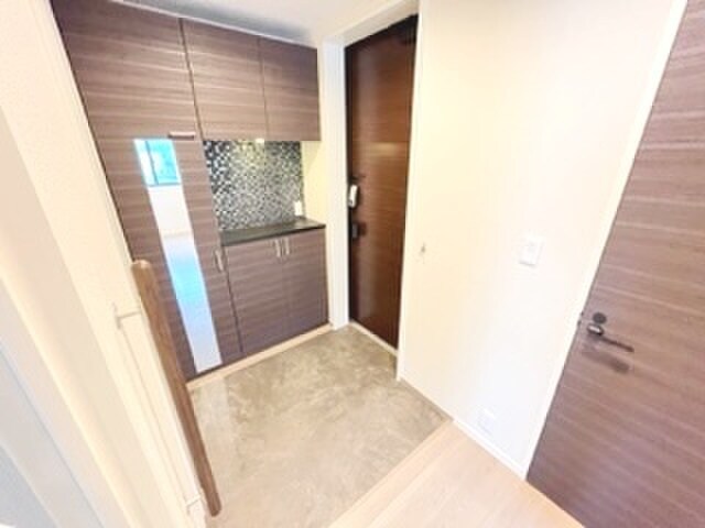 物件内観写真13　(玄関)